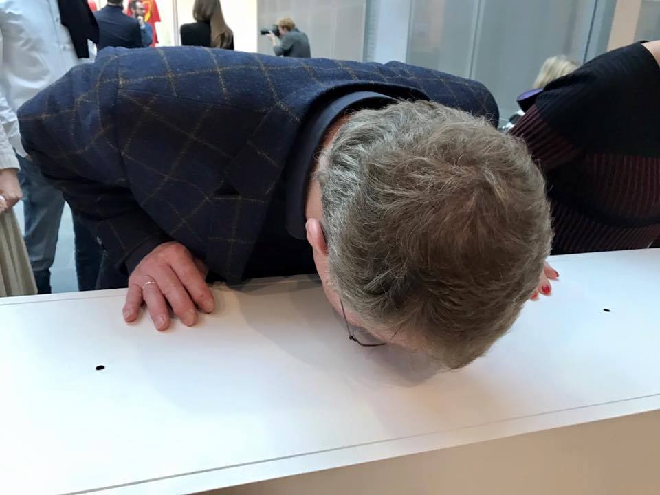 blog NOSe the audience smelling Peter de Cupere's work in De Warande, Turnhout