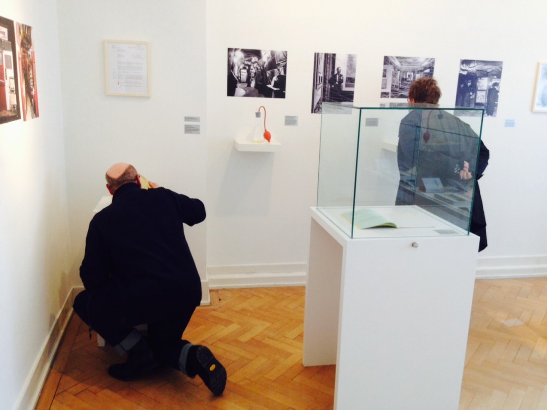 Villa Rot documentation room visitors sniffing